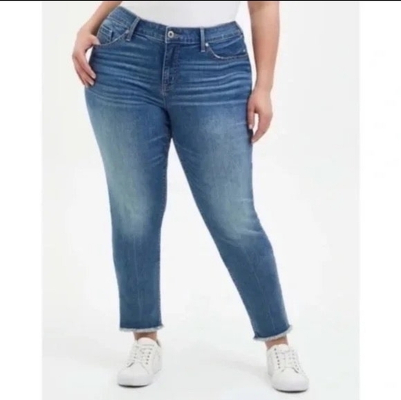 torrid Denim - Torrid BOYFRIEND JEANS - Medium WASH FREYED HEM JEANS size 18